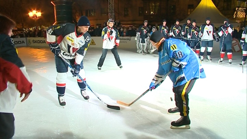 Hokej_Slovan_vonku_SND